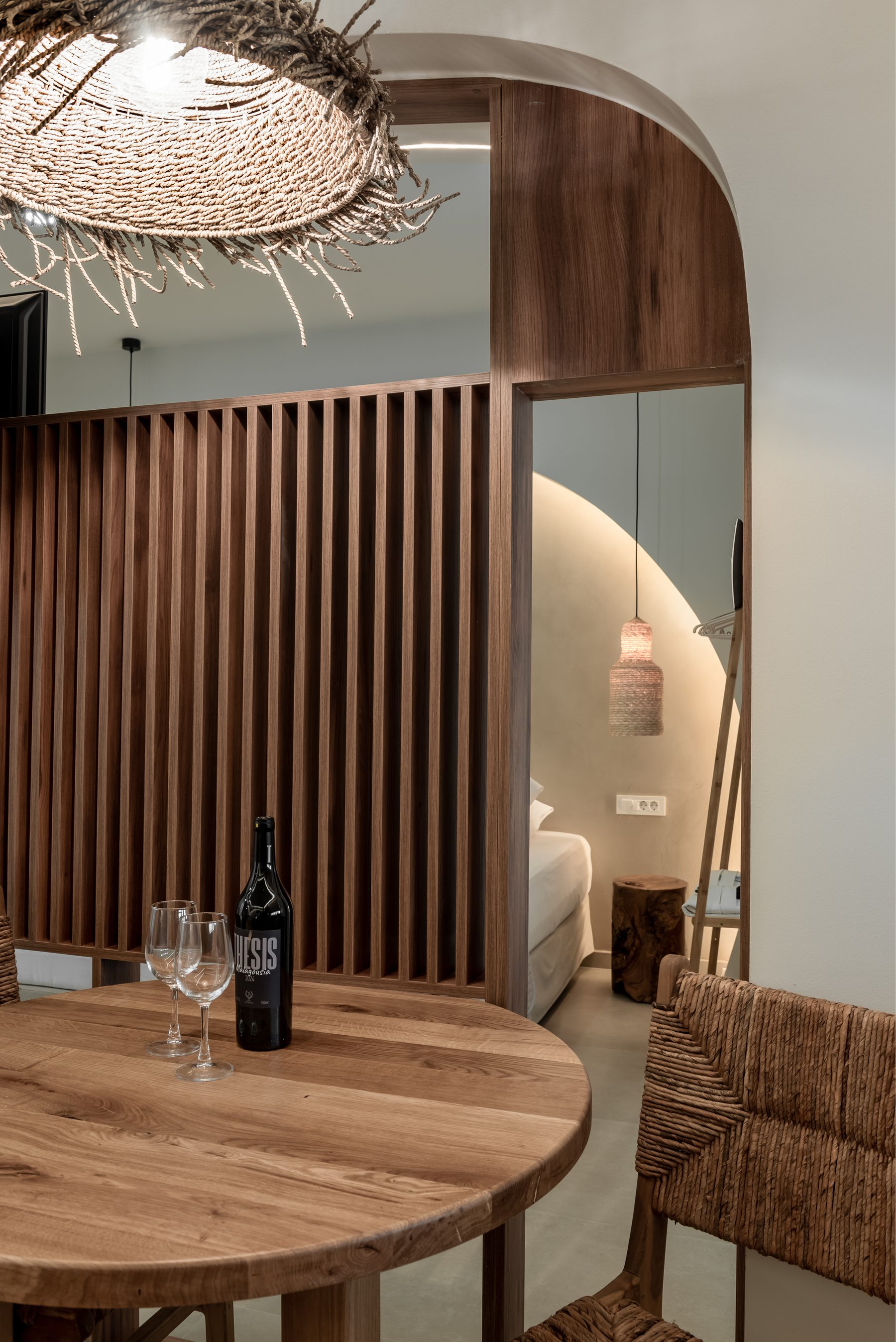 Devina One — dining area with warm pendant lighting